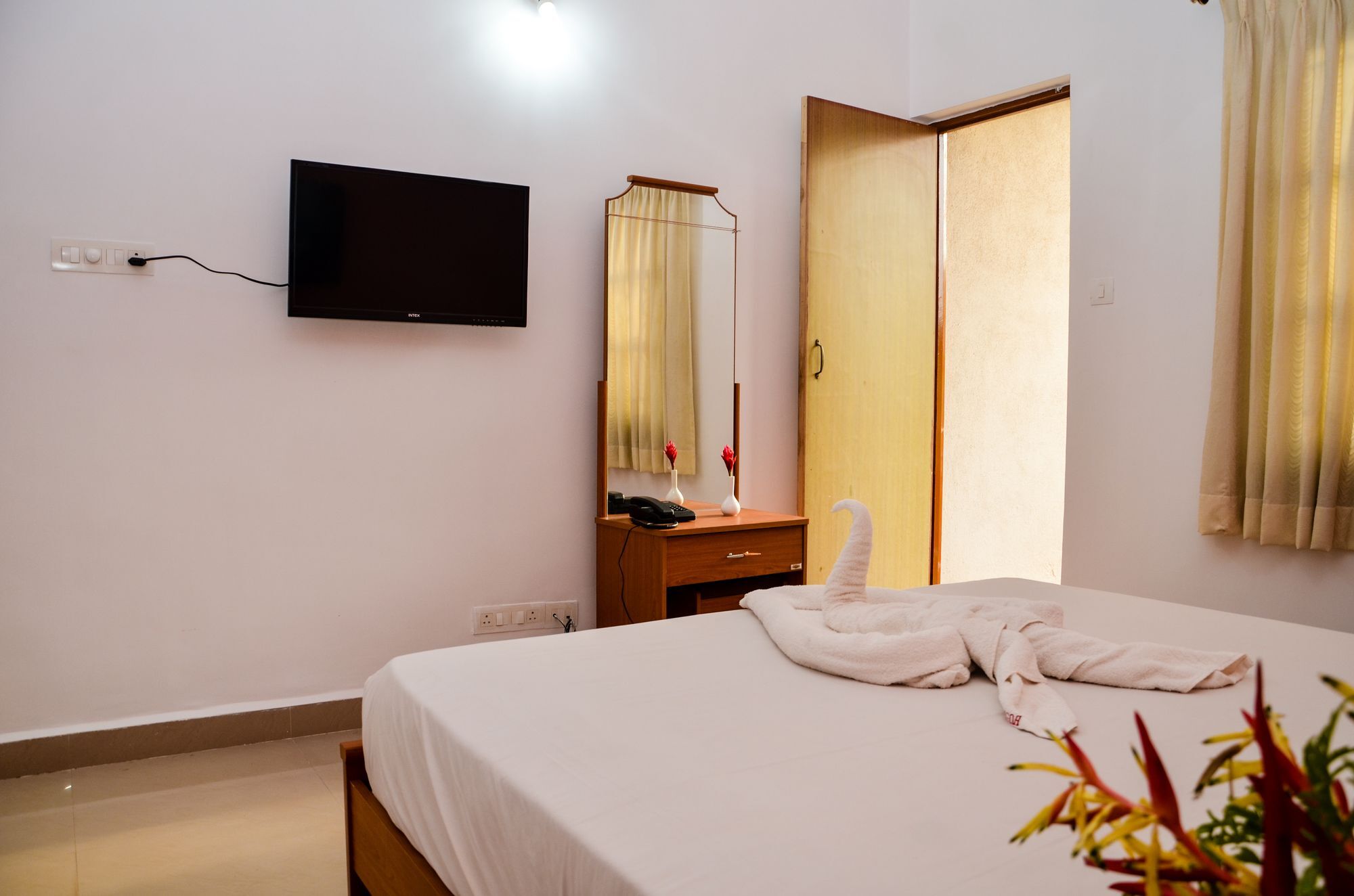 Super Hotel O The Goan Courtyard Colva Bagian luar foto